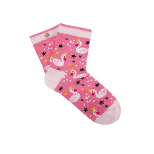 louana-amp-nino-chaussettes-inseparables-cabaia-reinvente-les-accessoires-et-vetements-pour-les-femmes-hommes-et-enfants-bonnets-sacs-echarpes-chaussettes-serviettes-de-plage