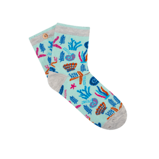 lucille-amp-igor-chaussettes-inseparables-cabaia-reinvente-les-accessoires-et-vetements-pour-les-femmes-hommes-et-enfants-bonnets-sacs-echarpes-chaussettes-serviettes-de-plage