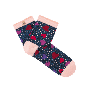 eugene-amp-antoine-chaussettes-inseparables-cabaia-reinvente-les-accessoires-et-vetements-pour-les-femmes-hommes-et-enfants-bonnets-sacs-echarpes-chaussettes-serviettes-de-plage