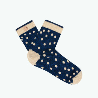 minuit-bleu-cabaia-reinvente-les-accessoires-et-vetements-pour-les-femmes-hommes-et-enfants-bonnets-sacs-echarpes-chaussettes-serviettes-de-plage