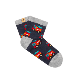 diego-amp-sophie-chaussettes-inseparables-cabaia-reinvente-les-accessoires-et-vetements-pour-les-femmes-hommes-et-enfants-bonnets-sacs-echarpes-chaussettes-serviettes-de-plage