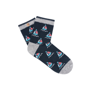 jeff-amp-clelie-chaussettes-inseparables-cabaia-reinvente-les-accessoires-et-vetements-pour-les-femmes-hommes-et-enfants-bonnets-sacs-echarpes-chaussettes-serviettes-de-plage