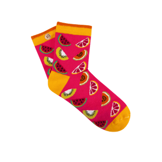 leila-amp-damiano-chaussettes-inseparables-cabaia-reinvente-les-accessoires-et-vetements-pour-les-femmes-hommes-et-enfants-bonnets-sacs-echarpes-chaussettes-serviettes-de-plage
