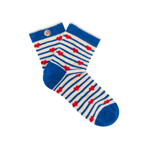 rose-amp-corentin-chaussettes-pour-enfants-inseparables-a-bouton-cabaia-reinvente-les-accessoires-et-vetements-pour-les-femmes-hommes-et-enfants-bonnets-sacs-echarpes-chaussettes-serviettes-de-plage