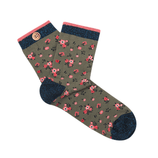 florence-amp-nora-chaussettes-inseparables-pour-femmes-cabaia-reinvente-les-accessoires-et-vetements-pour-les-femmes-hommes-et-enfants-bonnets-sacs-echarpes-chaussettes-serviettes-de-plage