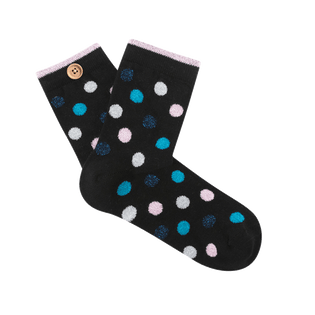 laura-amp-remi-chaussettes-inseparables-pour-femmes-cabaia-reinvente-les-accessoires-et-vetements-pour-les-femmes-hommes-et-enfants-bonnets-sacs-echarpes-chaussettes-serviettes-de-plage