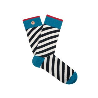 hugo-amp-laura-navy-cabaia-reinvente-les-accessoires-et-vetements-pour-les-femmes-hommes-et-enfants-bonnets-sacs-echarpes-chaussettes-serviettes-de-plage