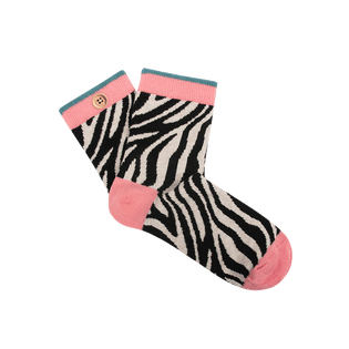 anais-amp-pierrick-light-pink-cabaia-reinvente-les-accessoires-et-vetements-pour-les-femmes-hommes-et-enfants-bonnets-sacs-echarpes-chaussettes-serviettes-de-plage